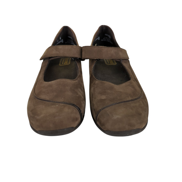 Munro Brown Flats - Picture 3 of 8